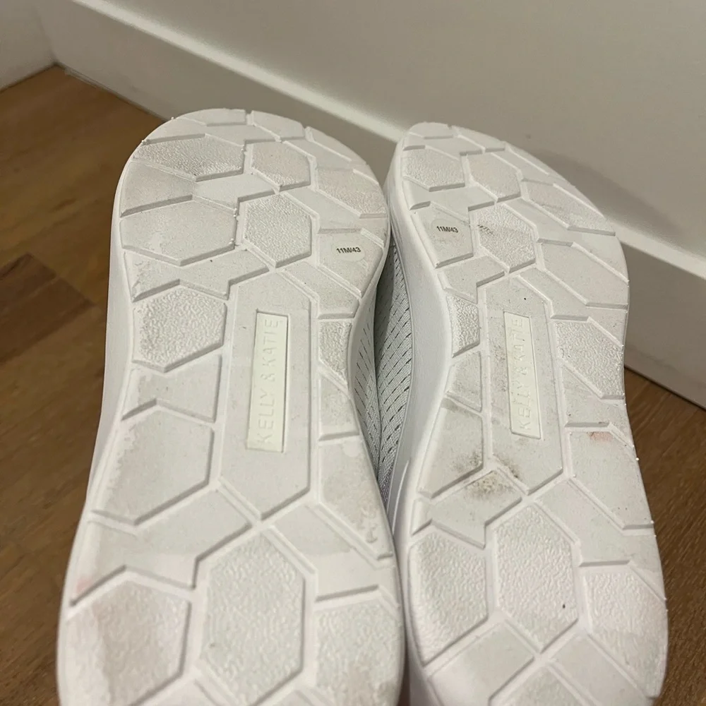 Kelly & Katie Vebony slip on sneakers gently worn